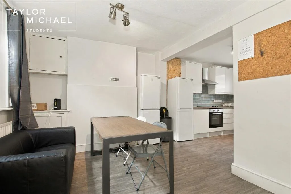 4 bedroom terraced house for rent
