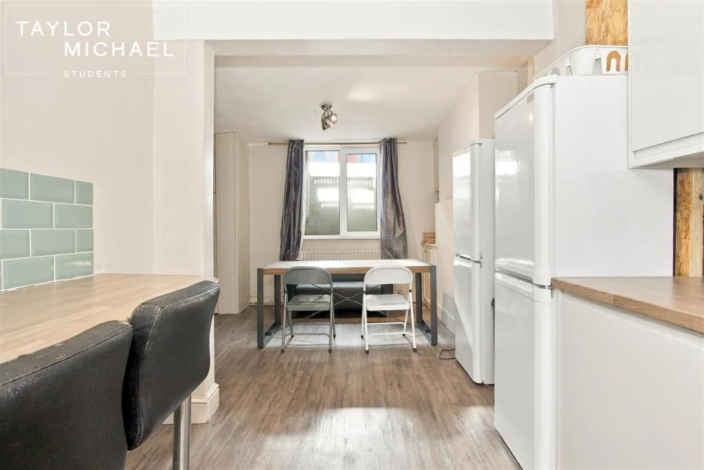 4 bedroom terraced house for rent