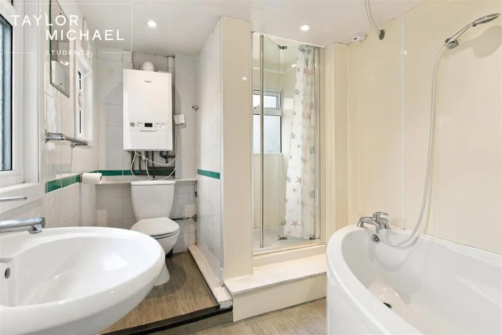 4 bedroom terraced house for rent