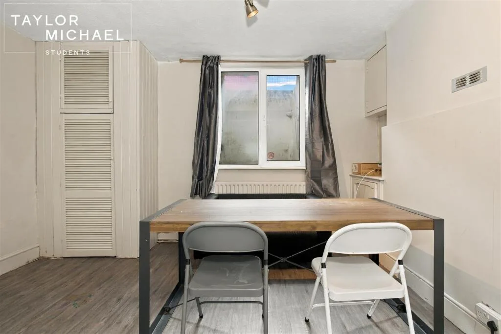 4 bedroom terraced house for rent