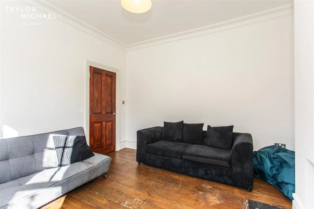 5 bedroom terraced house for rent