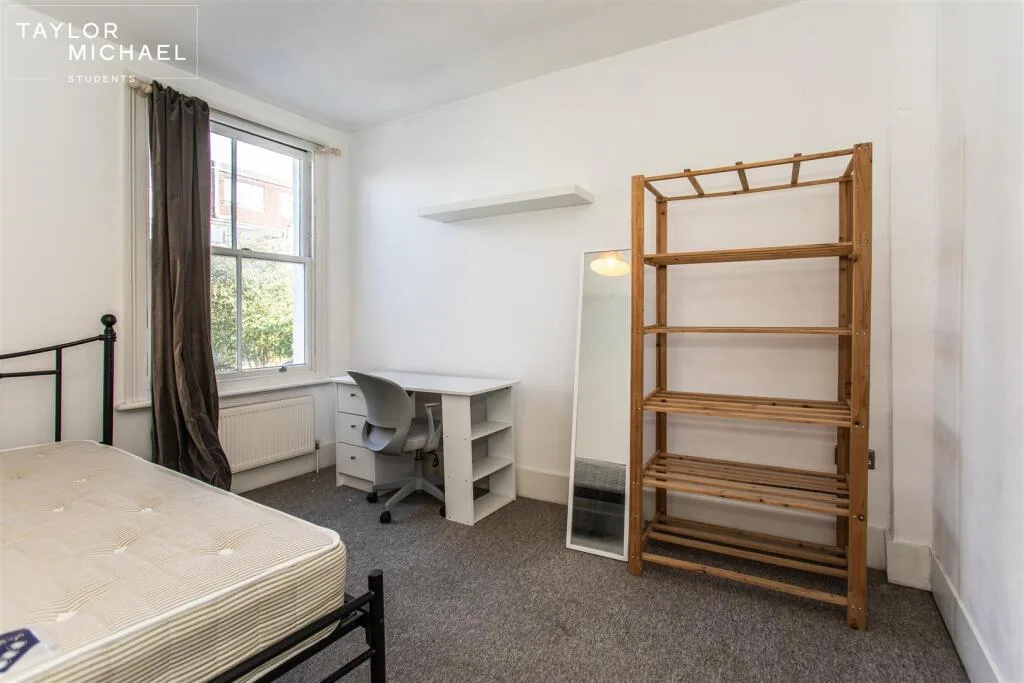 5 bedroom terraced house for rent