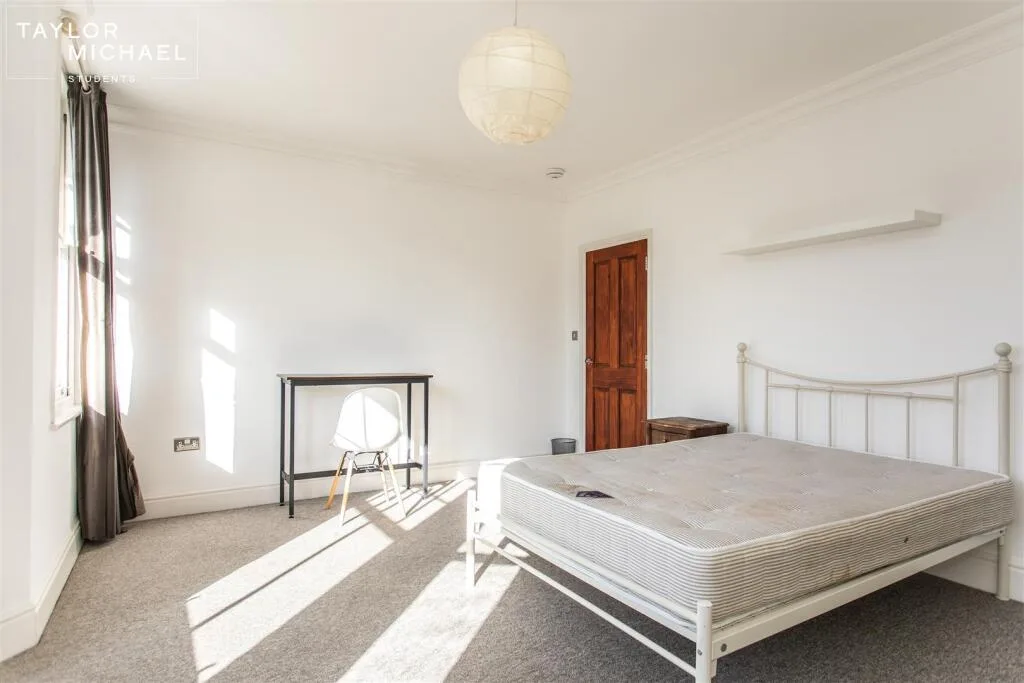 5 bedroom terraced house for rent