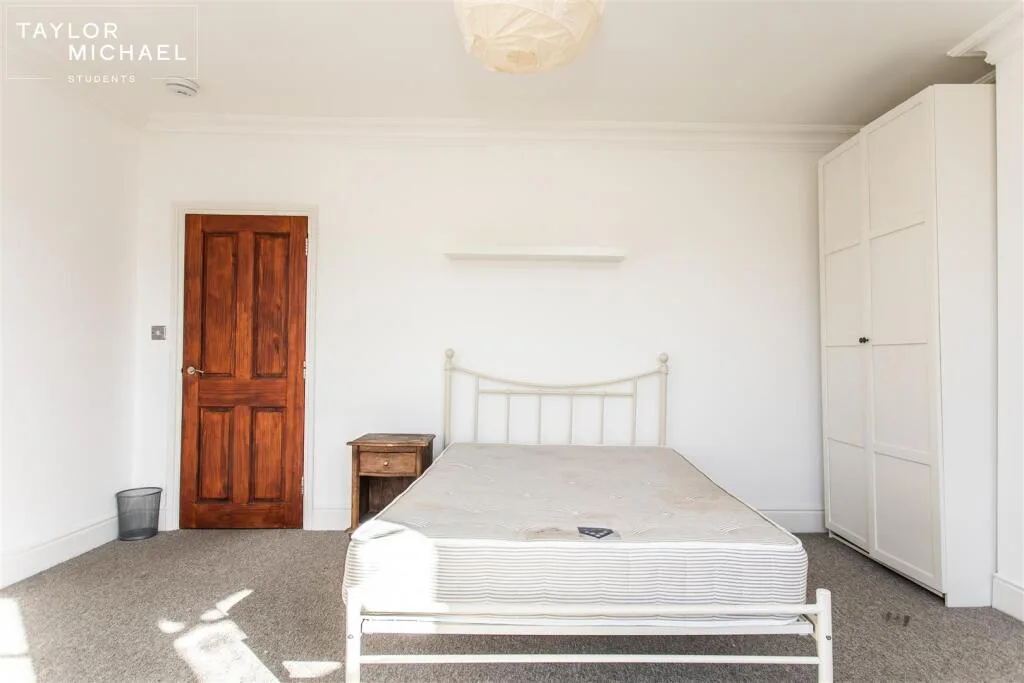 5 bedroom terraced house for rent