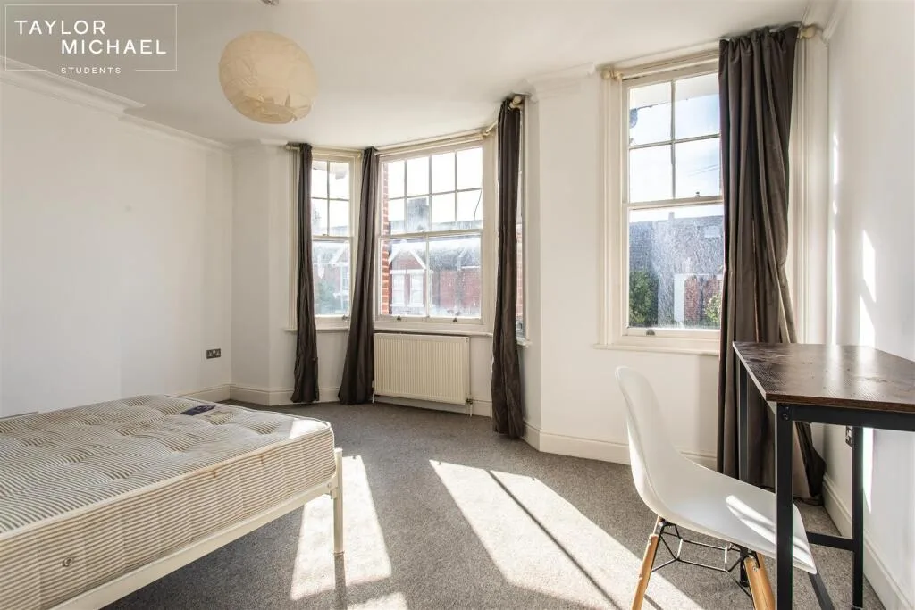 5 bedroom terraced house for rent