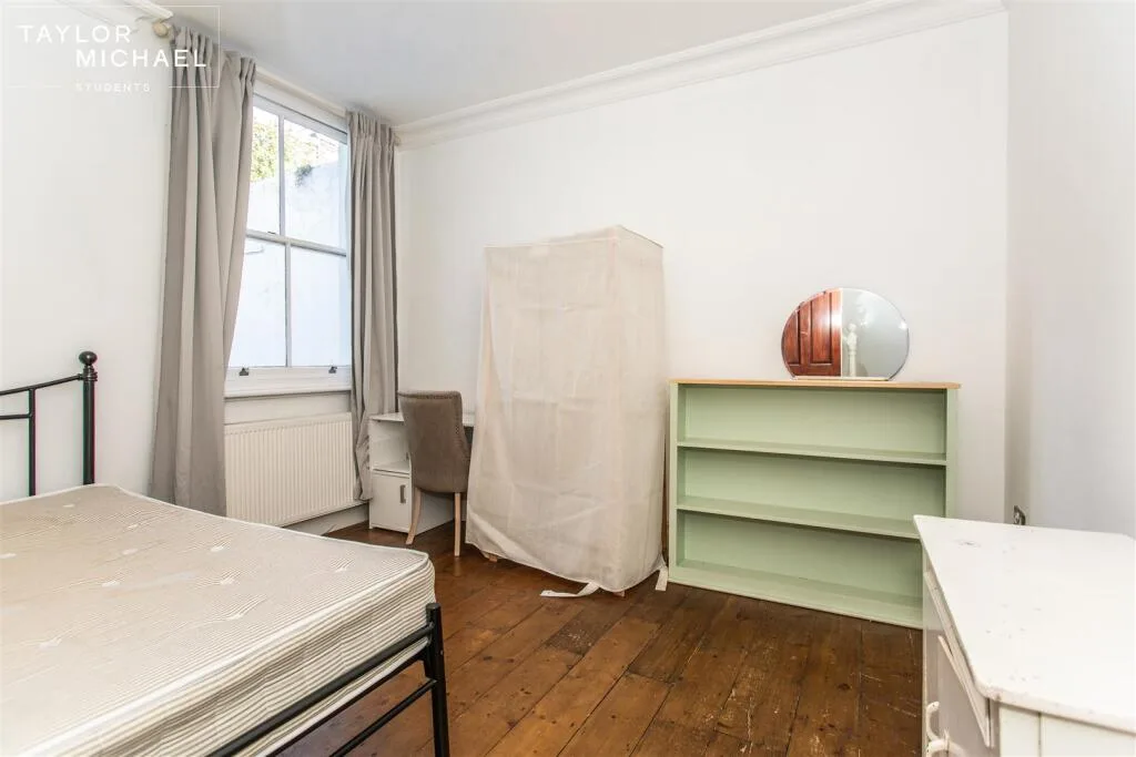 5 bedroom terraced house for rent