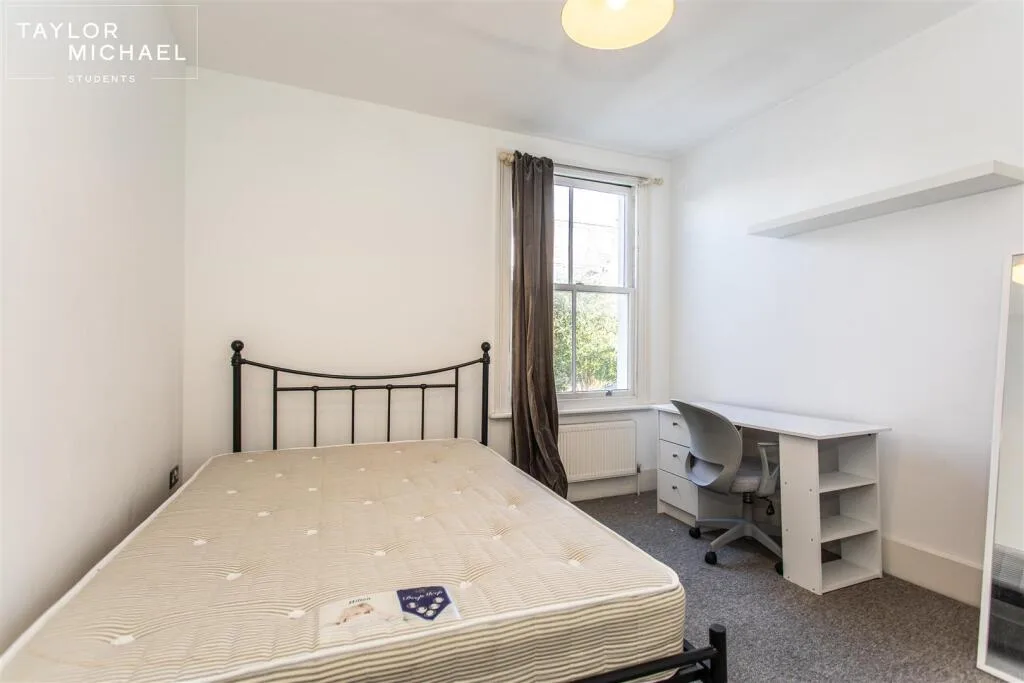 5 bedroom terraced house for rent