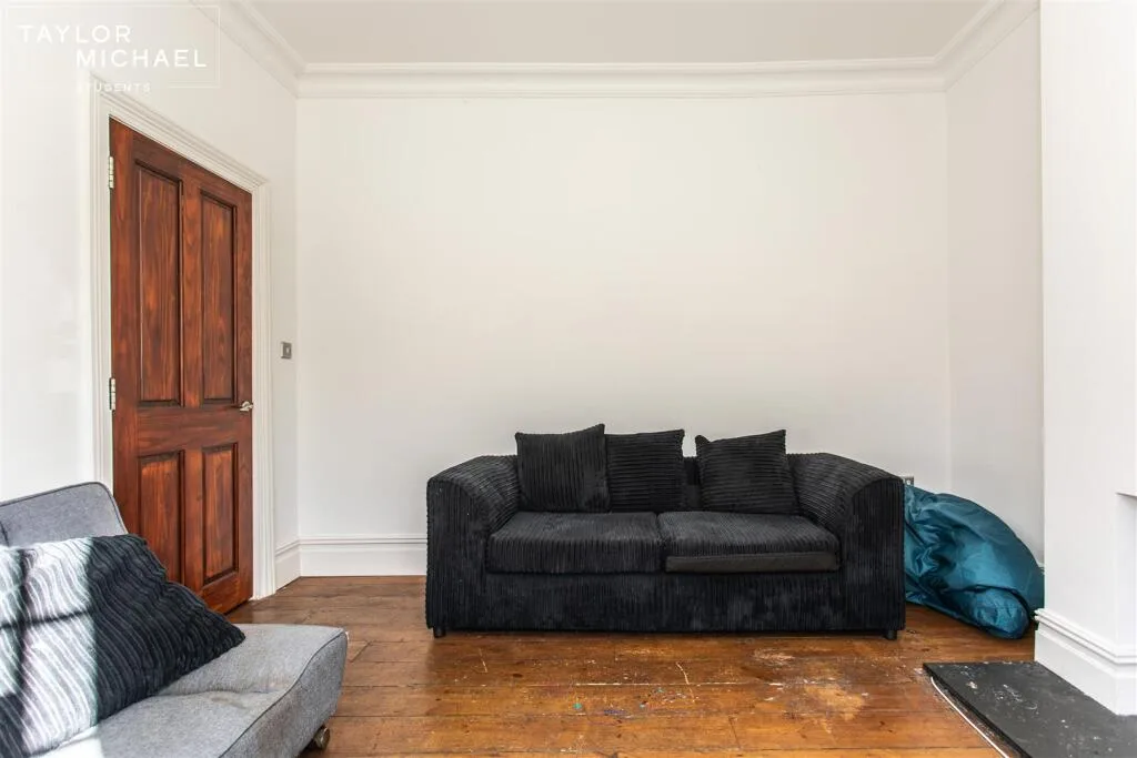 5 bedroom terraced house for rent