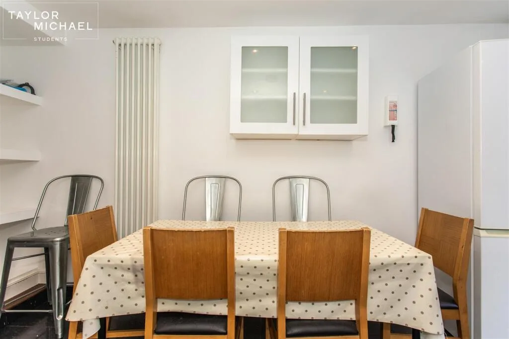 5 bedroom terraced house for rent