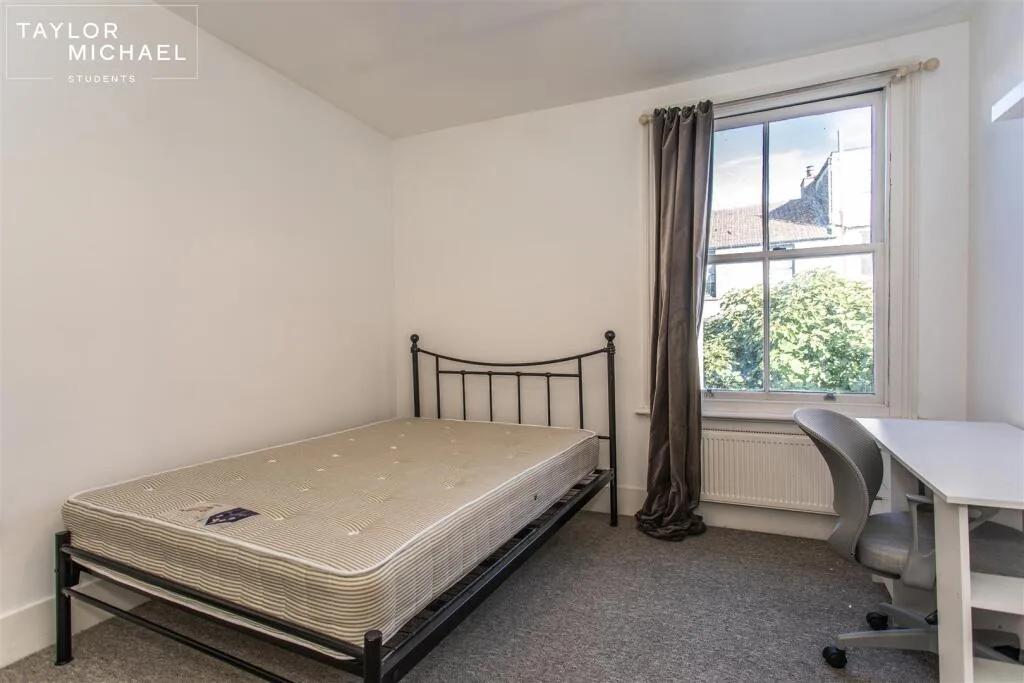5 bedroom terraced house for rent