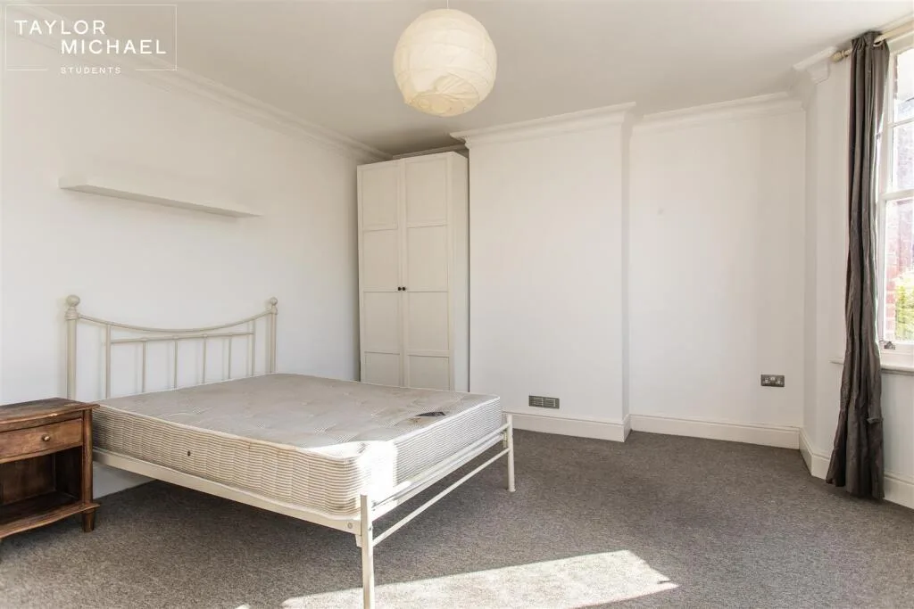 5 bedroom terraced house for rent