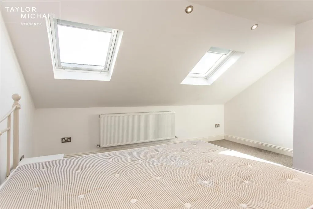 5 bedroom terraced house for rent