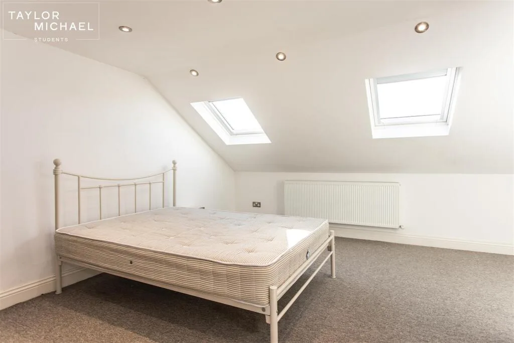 5 bedroom terraced house for rent