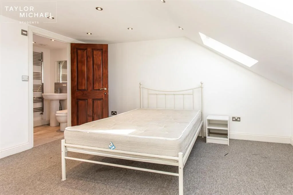 5 bedroom terraced house for rent