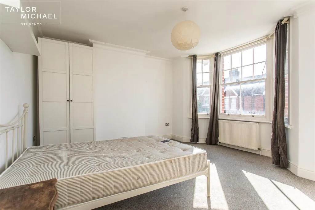 5 bedroom terraced house for rent