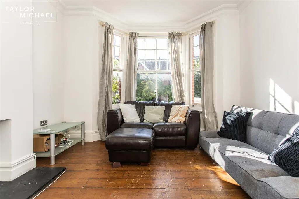 5 bedroom terraced house for rent