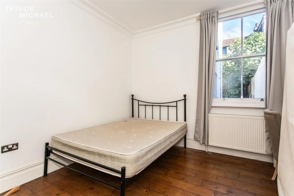 5 bedroom terraced house for rent