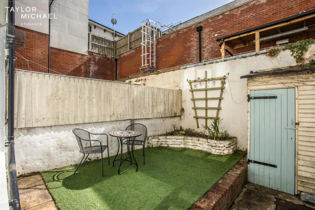 4 bedroom terraced house for rent