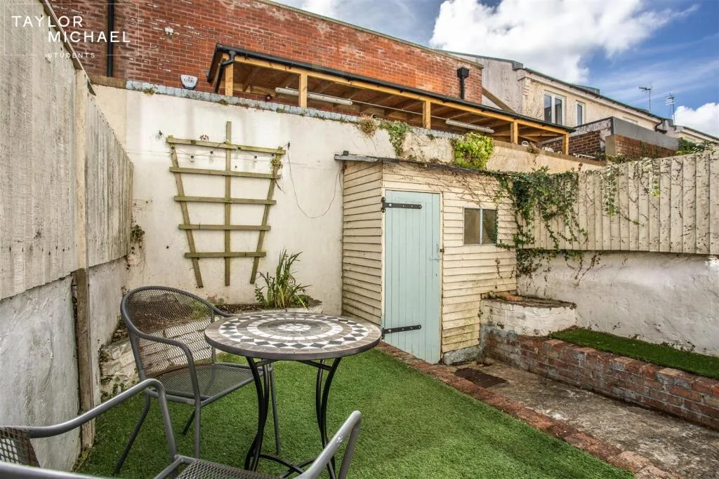 4 bedroom terraced house for rent