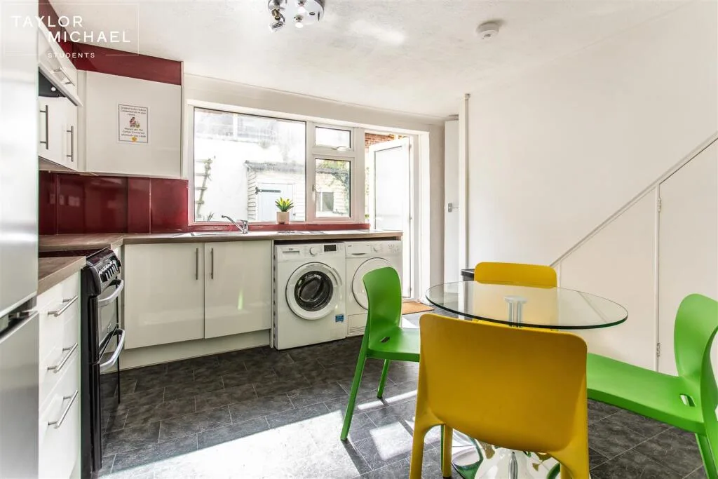 4 bedroom terraced house for rent