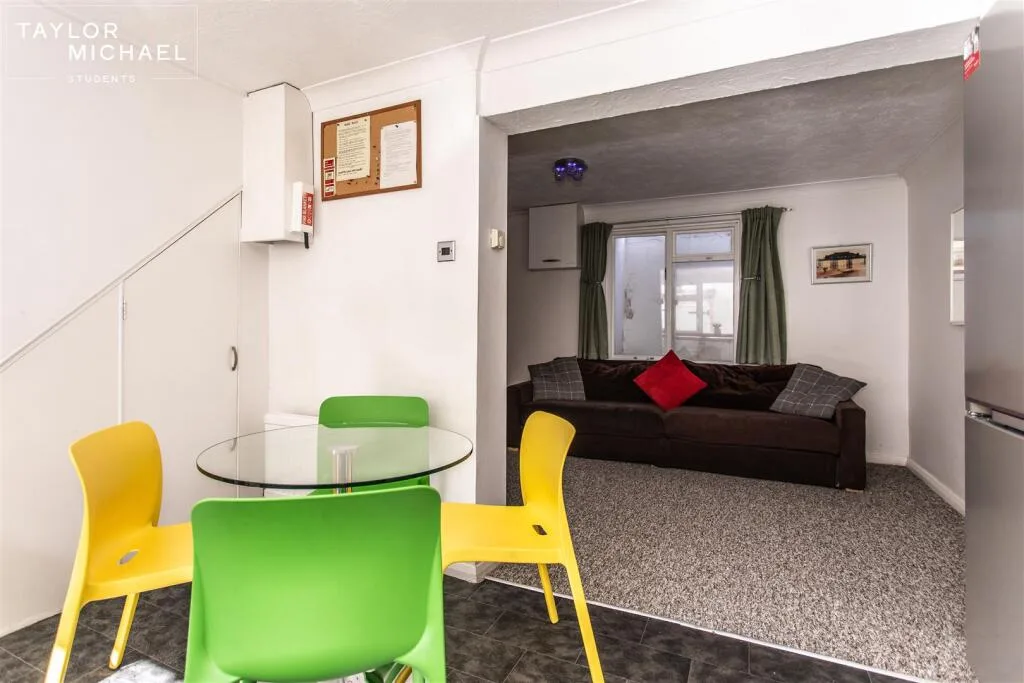 4 bedroom terraced house for rent