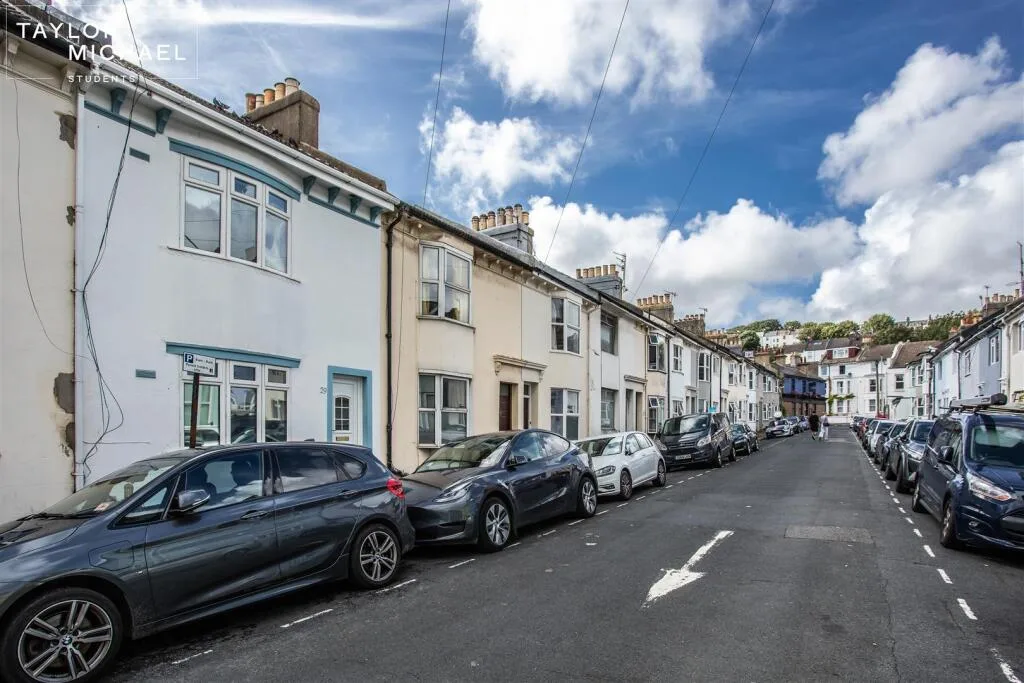 4 bedroom terraced house for rent