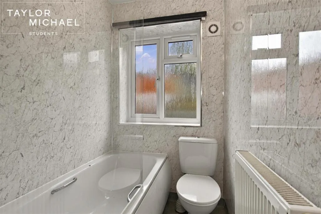 6 bedroom semi-detached house for rent
