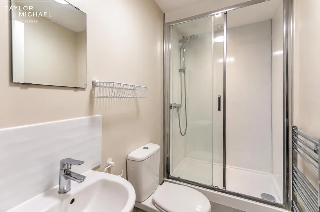 6 bedroom terraced house for rent