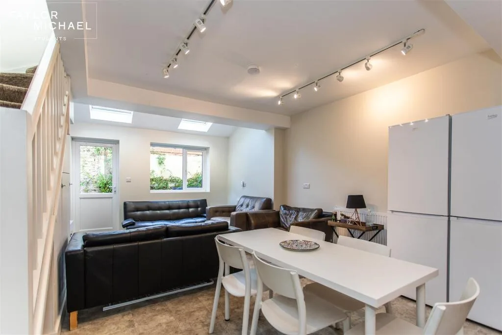 6 bedroom terraced house for rent