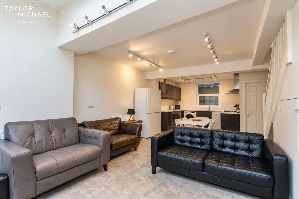 6 bedroom terraced house for rent
