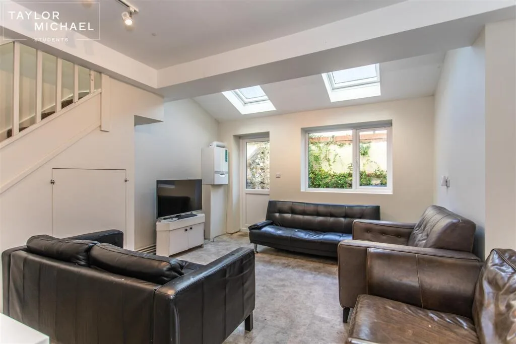 6 bedroom terraced house for rent
