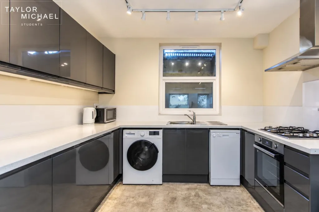 6 bedroom terraced house for rent
