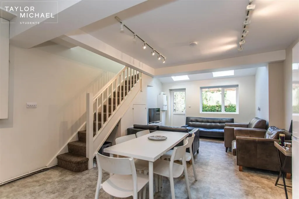 6 bedroom terraced house for rent