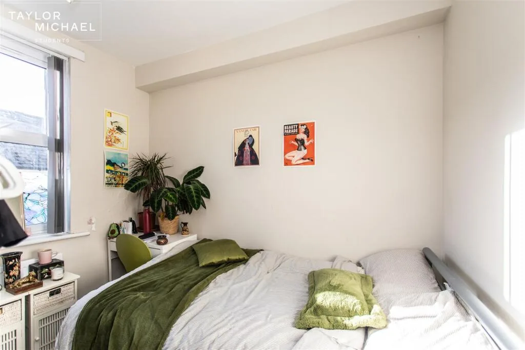 6 bedroom terraced house for rent