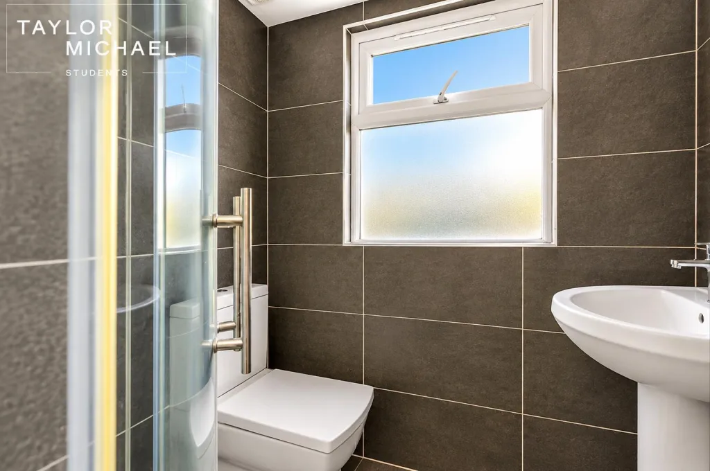 6 bedroom terraced house for rent