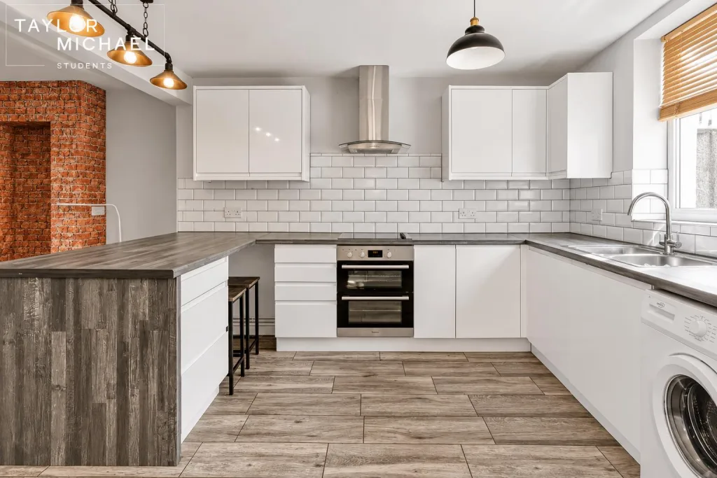 6 bedroom terraced house for rent
