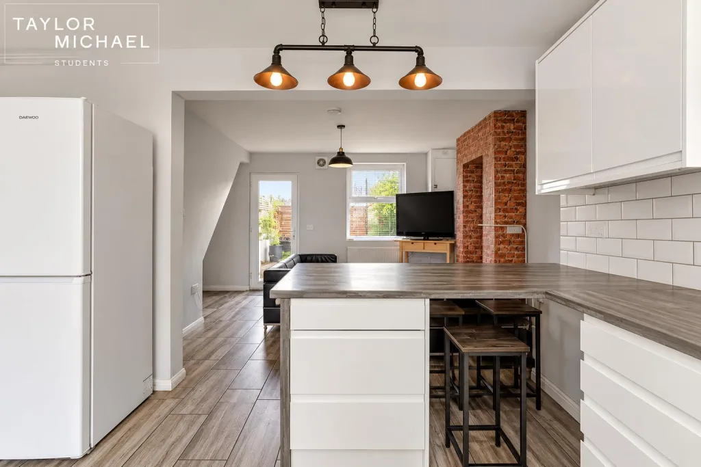 6 bedroom terraced house for rent