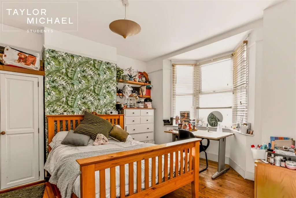 6 bedroom terraced house for rent
