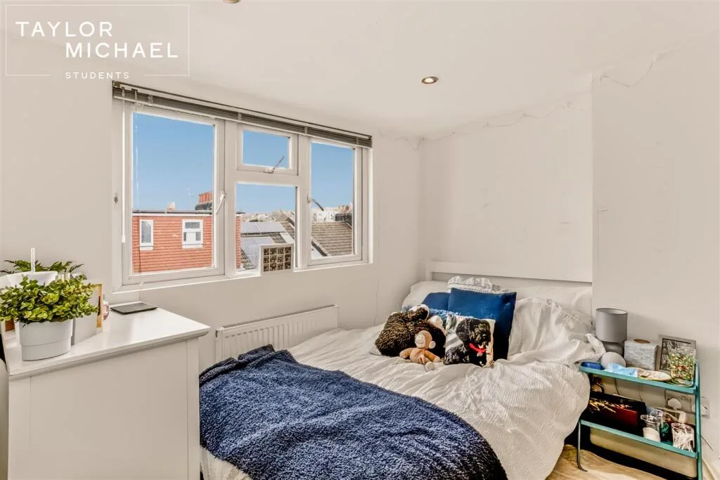 6 bedroom terraced house for rent