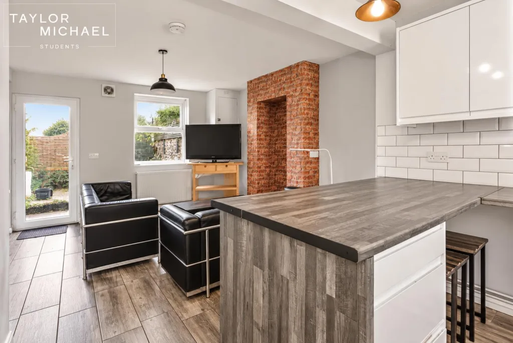 6 bedroom terraced house for rent