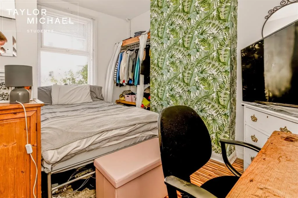 6 bedroom terraced house for rent