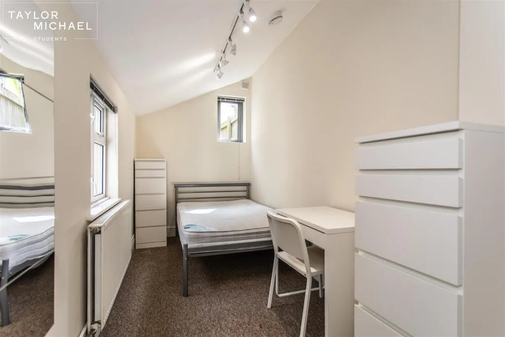 7 bedroom terraced house for rent