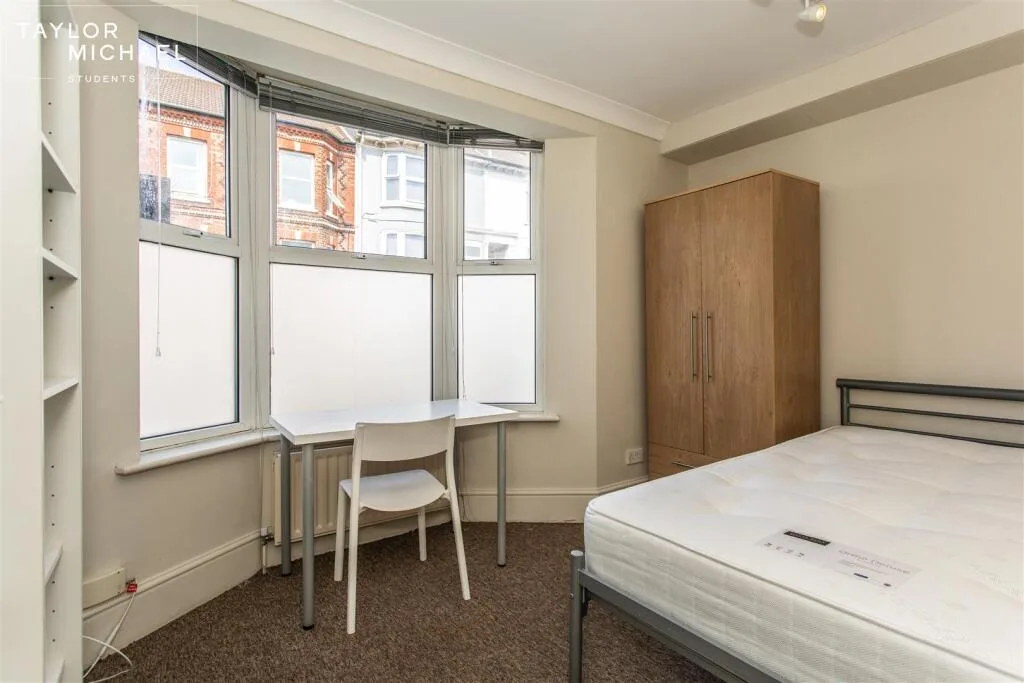 7 bedroom terraced house for rent
