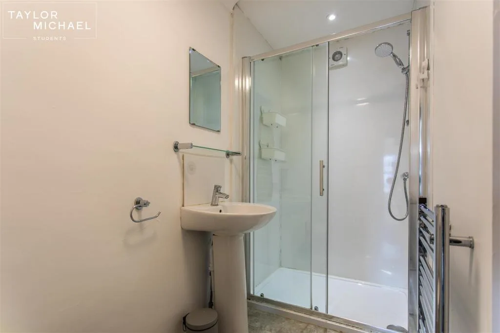 7 bedroom terraced house for rent