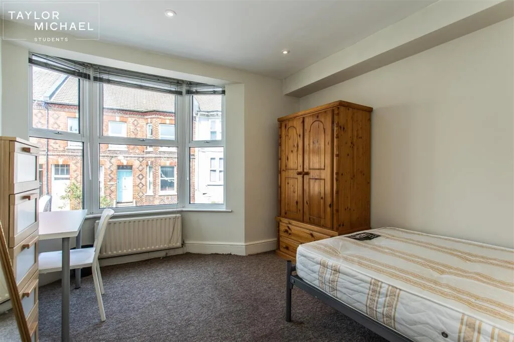 7 bedroom terraced house for rent