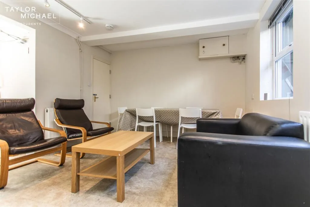7 bedroom terraced house for rent