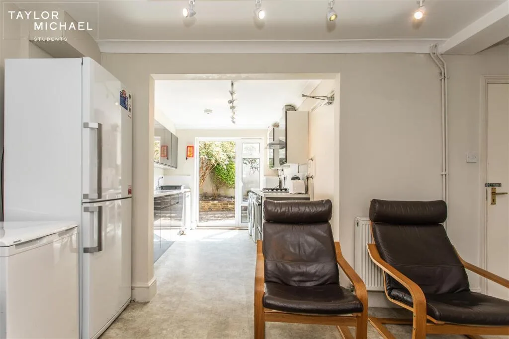 7 bedroom terraced house for rent