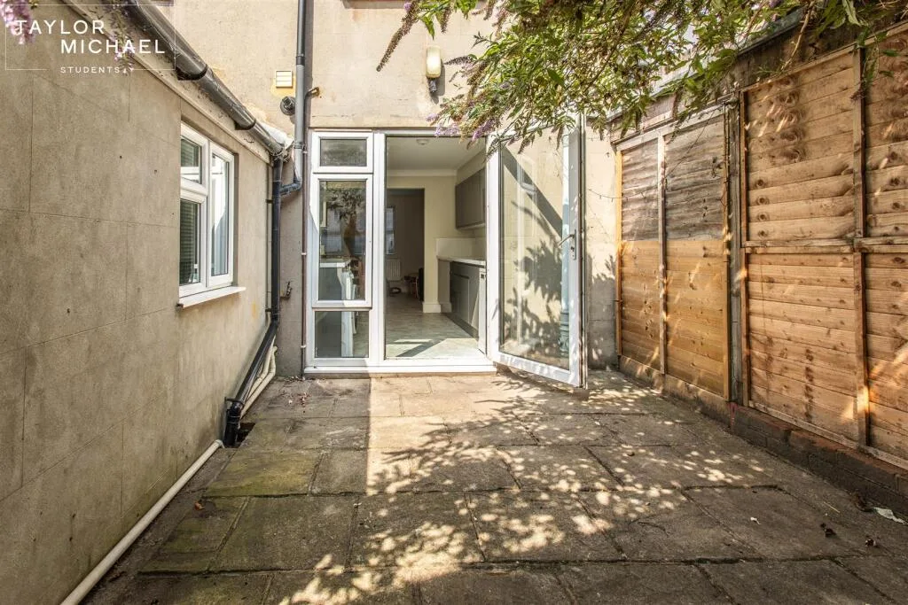 7 bedroom terraced house for rent