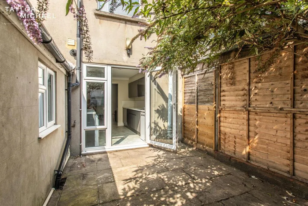 7 bedroom terraced house for rent