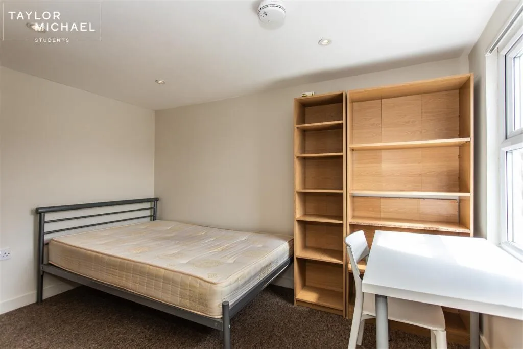7 bedroom terraced house for rent